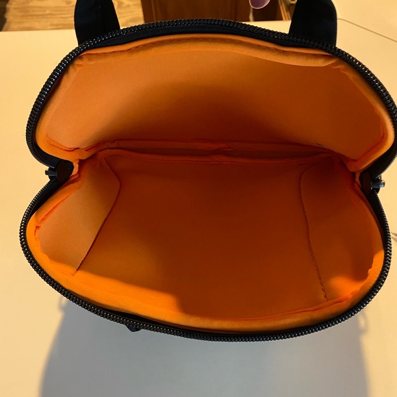 AMAZON BASICS TABLET CASE - Picture 2 of 3